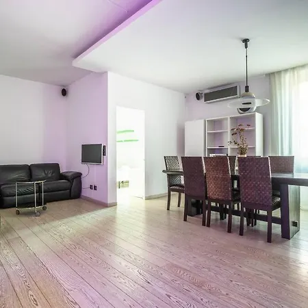Charme & Luxe 2 Bedroom Center Daire