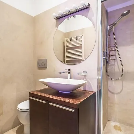 Charme & Luxe 2 Bedroom Center 公寓